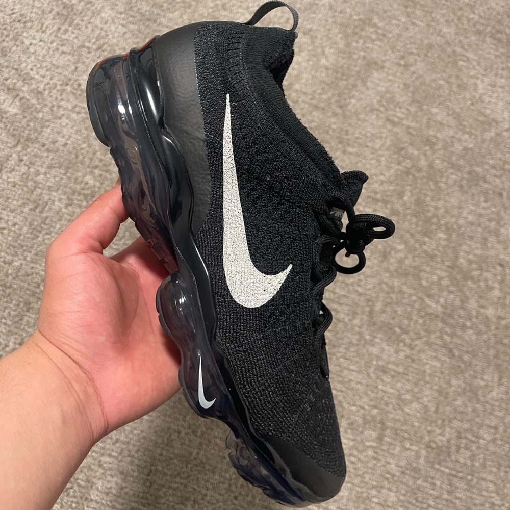 Nike vapormax Black and White Sneakers
